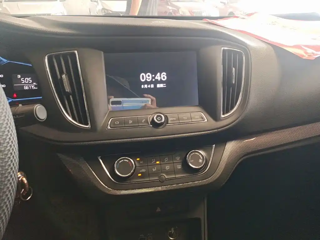 Roewe 360 — миниатюра 13