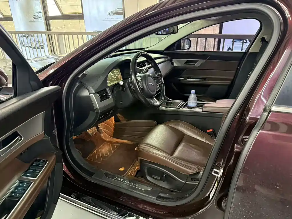 Jaguar XFL — миниатюра 7