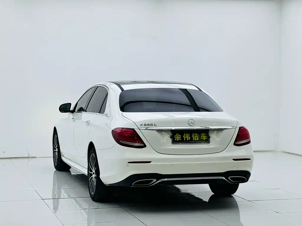 Mercedes-Benz E-Class — миниатюра 5