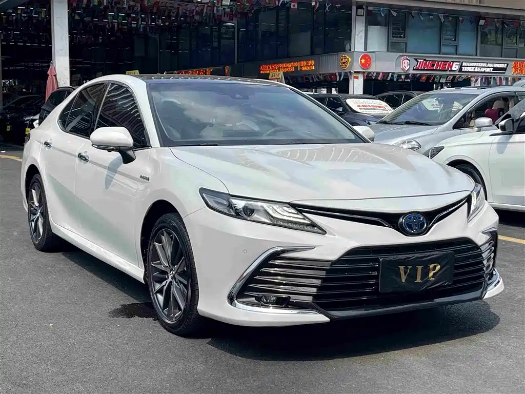 Toyota Camry — миниатюра 3