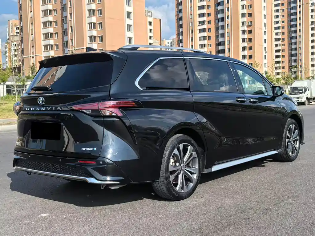 Toyota Granvia — миниатюра 7