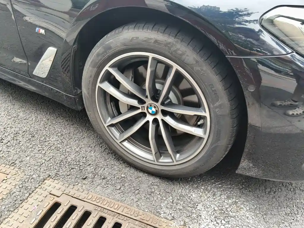 BMW 5 Series New Energy — миниатюра 8