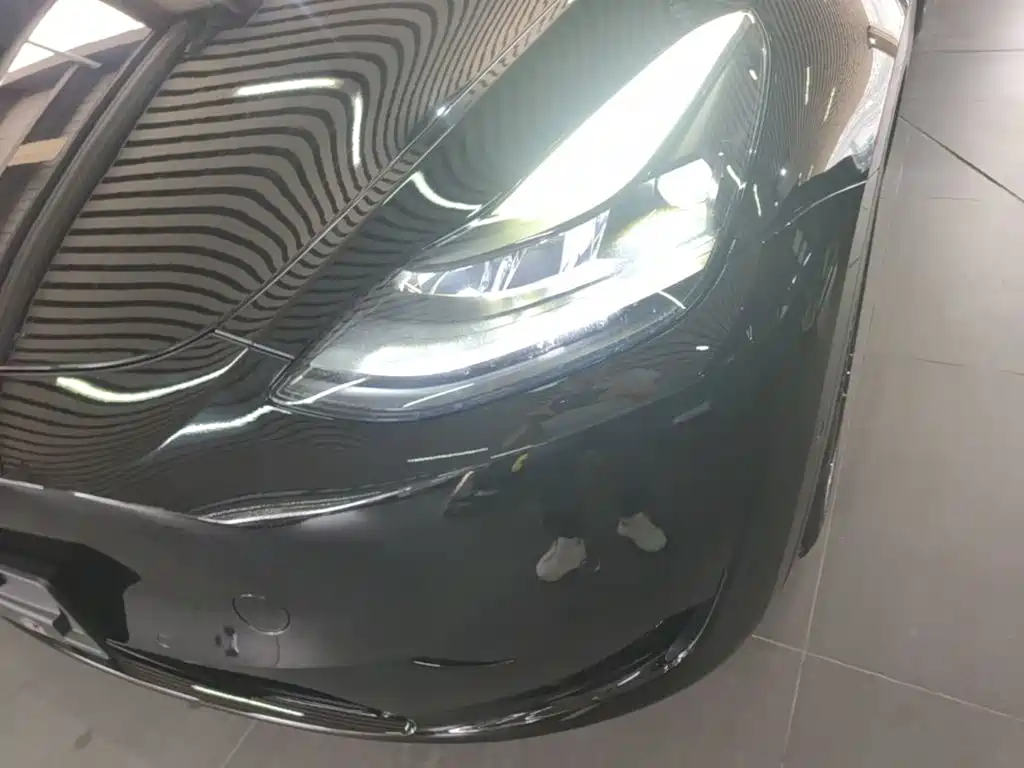 Tesla Model Y — миниатюра 24