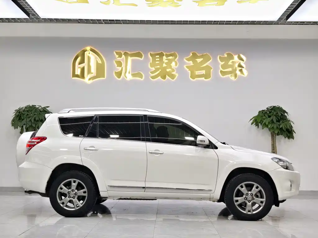 Toyota RAV4 — миниатюра 5
