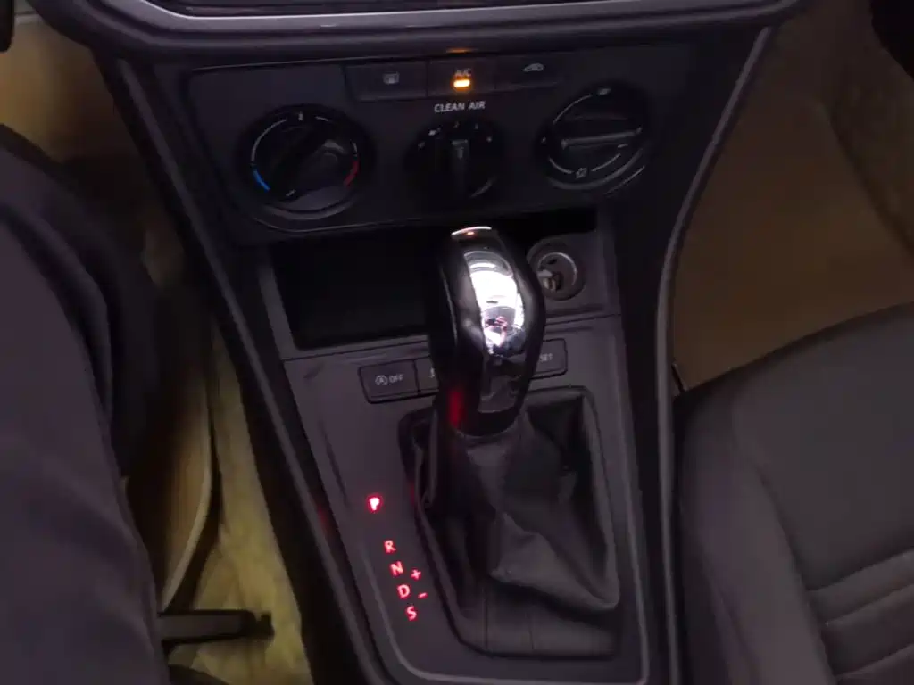 Volkswagen Lavida — миниатюра 14