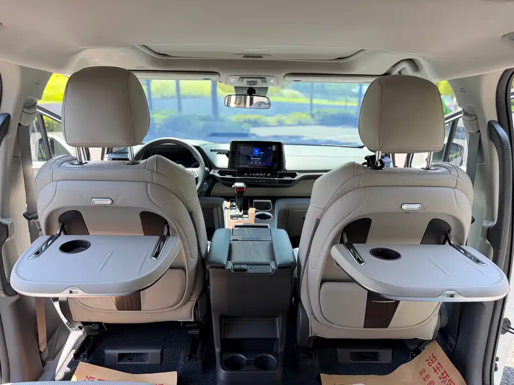 Toyota Sienna — миниатюра 20