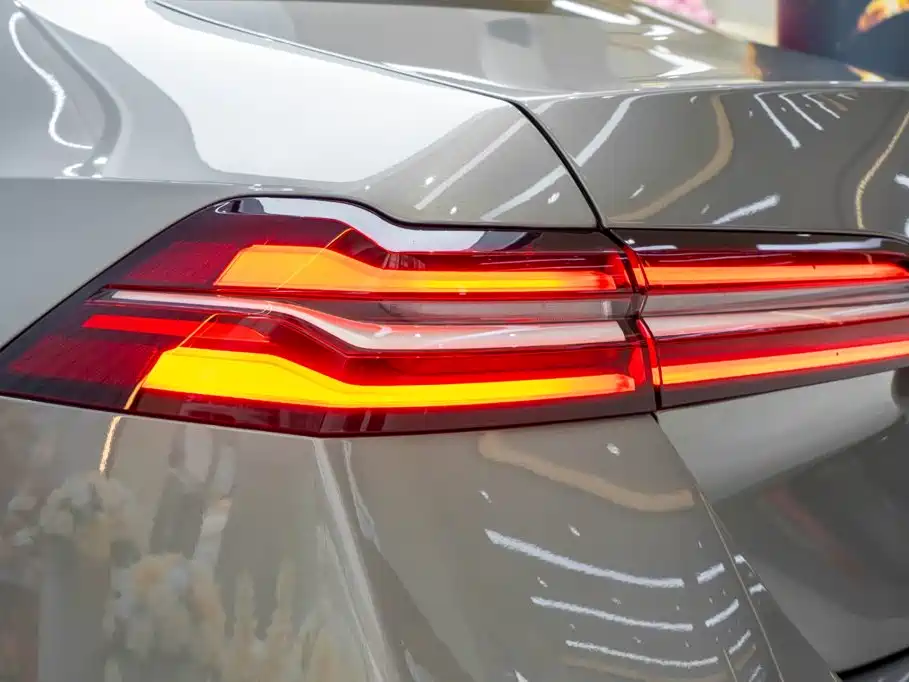BMW 5 Series — миниатюра 9