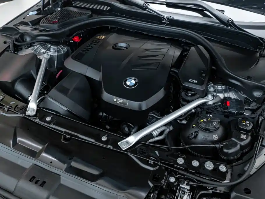 BMW 5 Series — миниатюра 11