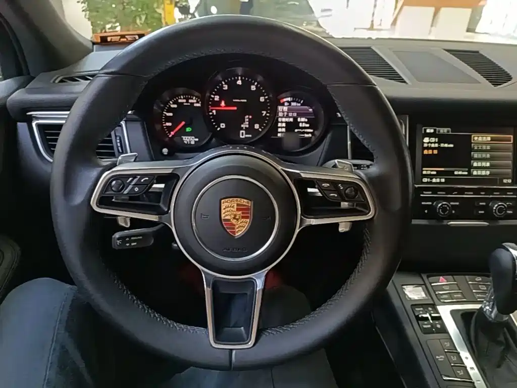 Porsche Macan — миниатюра 11