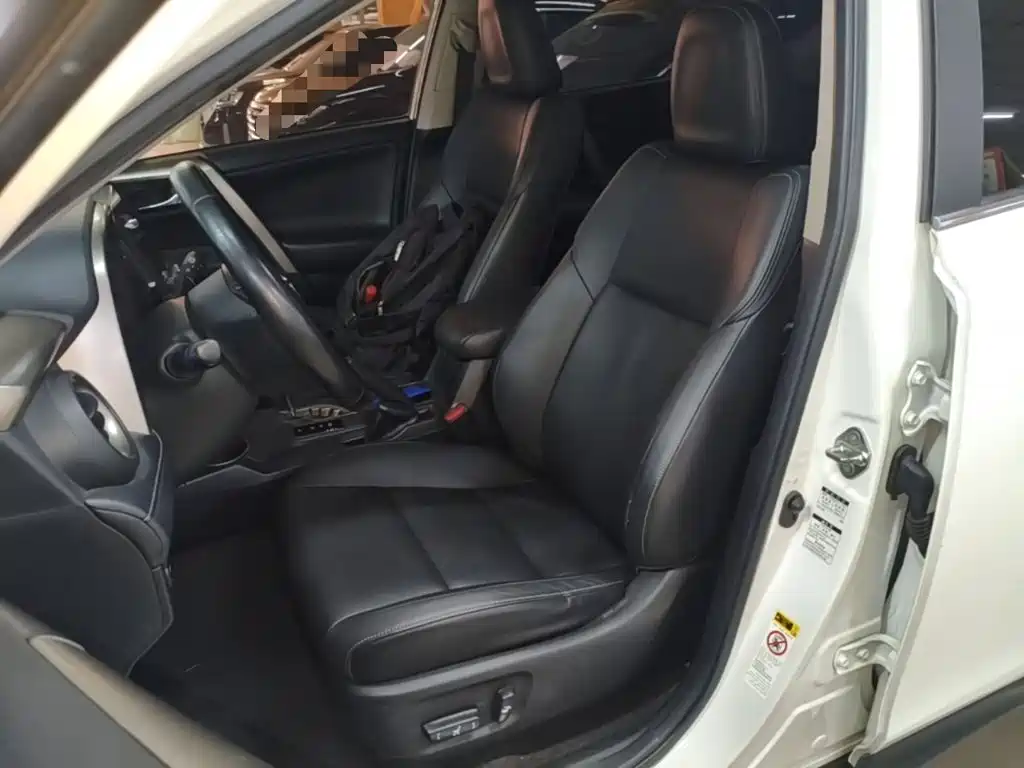 Toyota RAV4 — миниатюра 15