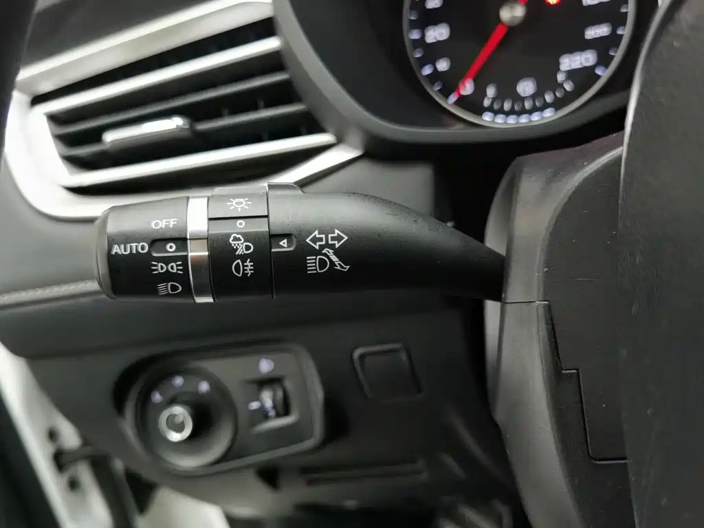 Roewe i5 — миниатюра 21