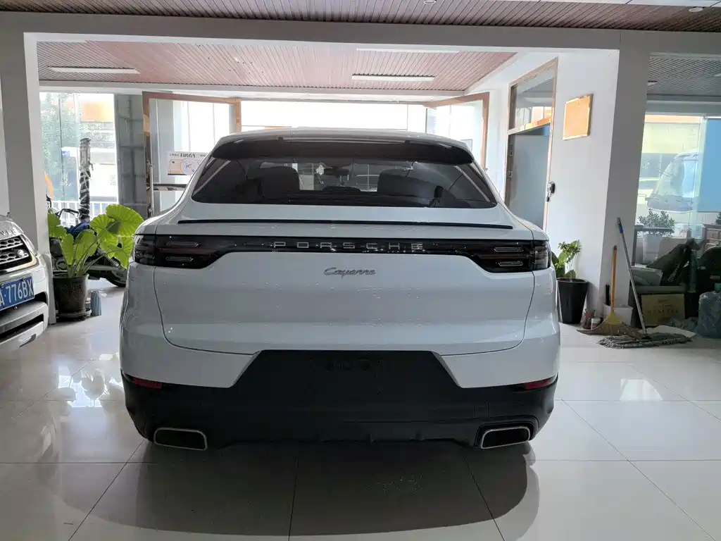 Porsche Cayenne — миниатюра 5
