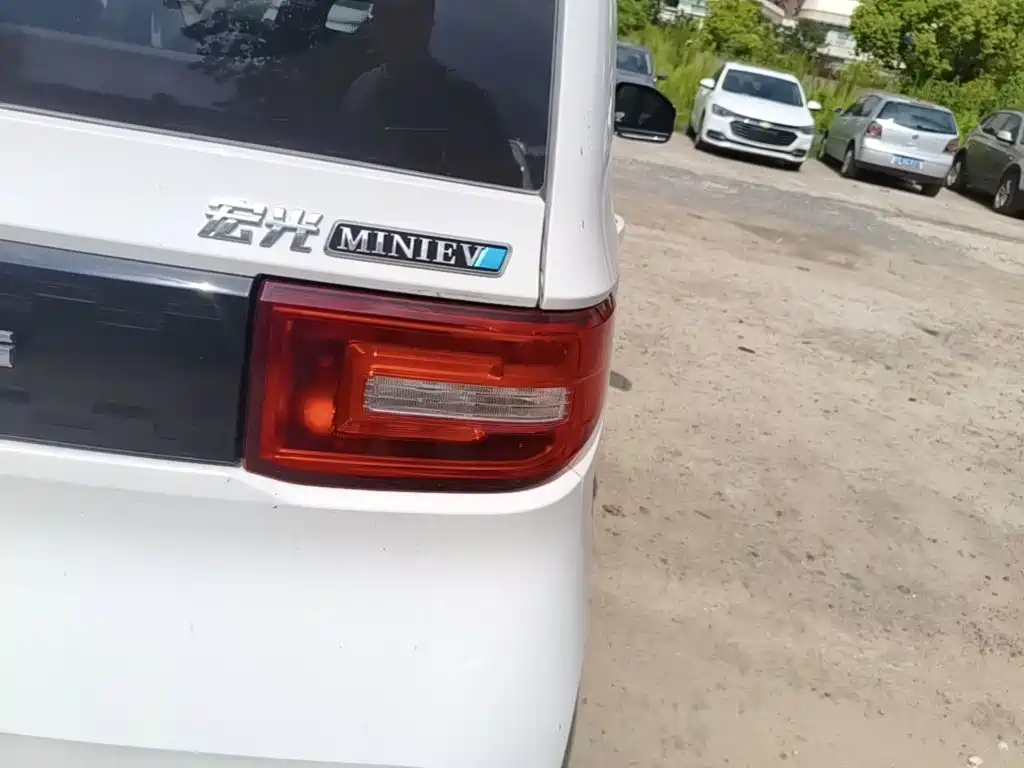 Wuling MINIEV — миниатюра 8