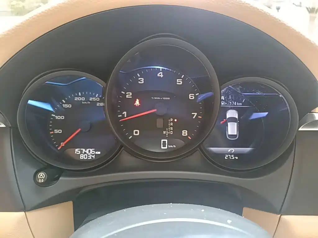 Porsche Macan — миниатюра 12