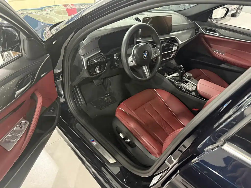 BMW 5 Series — миниатюра 7