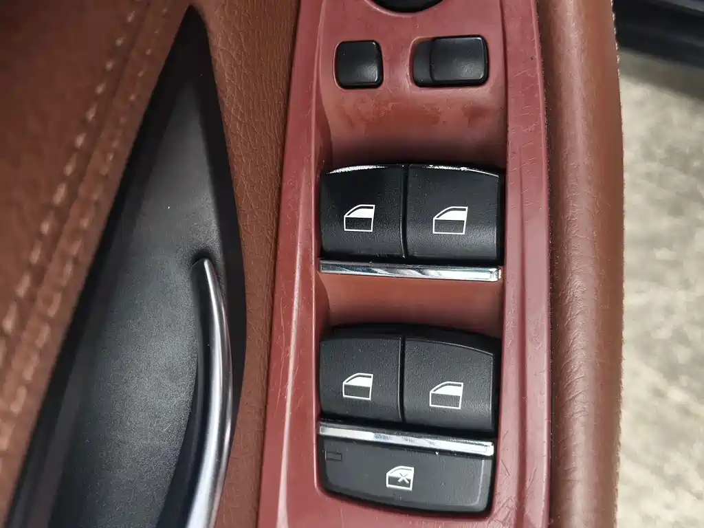 BMW 5 Series — миниатюра 16
