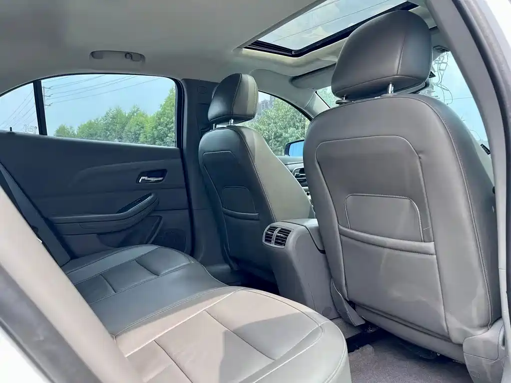 Chevrolet Malibu — миниатюра 15