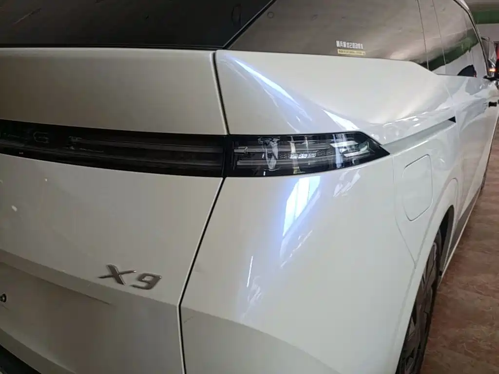 XPeng X9 — миниатюра 8