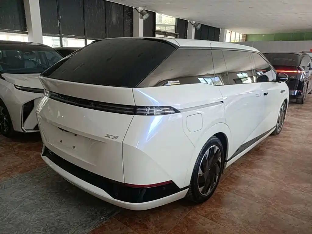 XPeng X9 — миниатюра 7