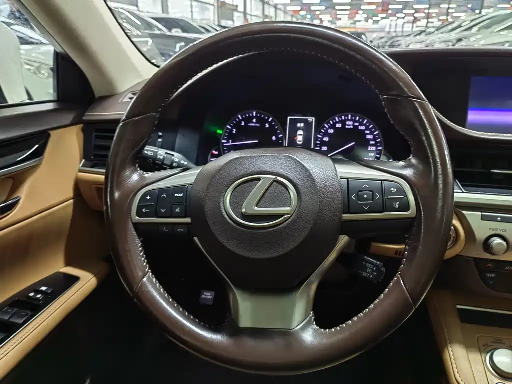 LEXUS ES