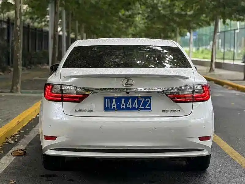 Lexus ES — миниатюра 8