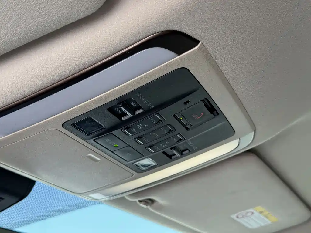 Toyota Alphard — миниатюра 17