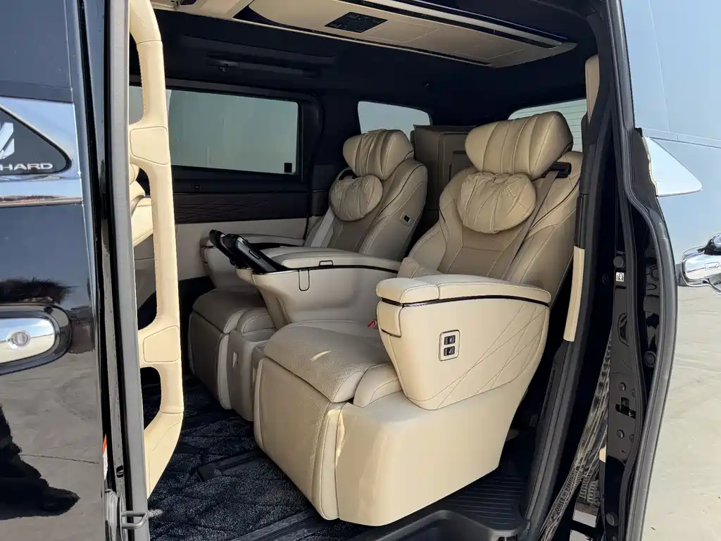 Toyota Alphard — миниатюра 19