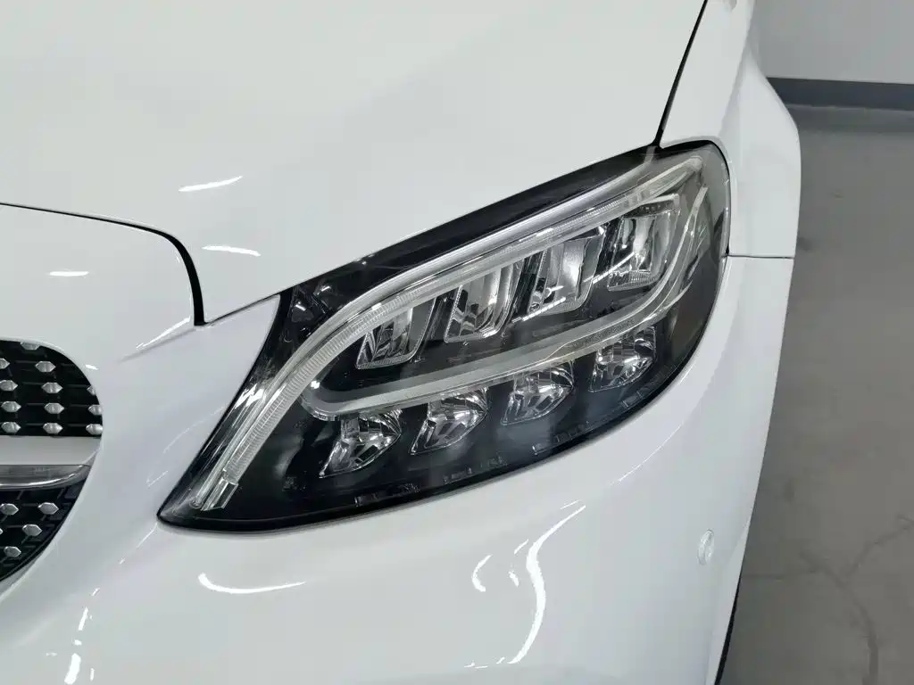 Mercedes-Benz C-Class — миниатюра 7