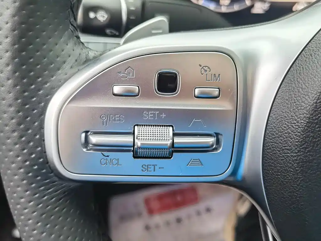 Mercedes-Benz E-Class — миниатюра 31