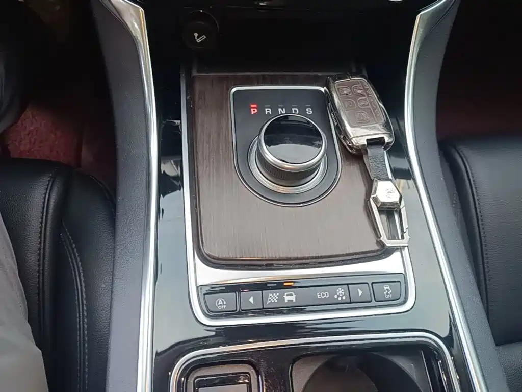 Jaguar XFL — миниатюра 14