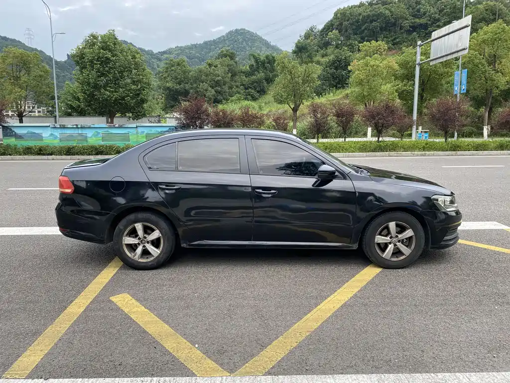 Volkswagen Lavida 2015 1.6L MT