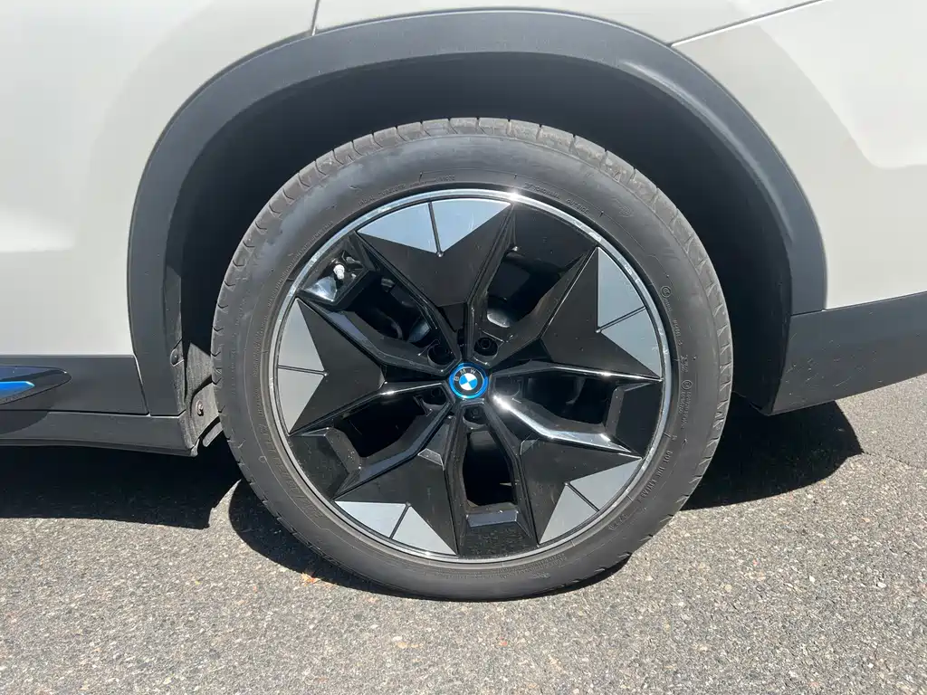 BMW iX3 — миниатюра 17
