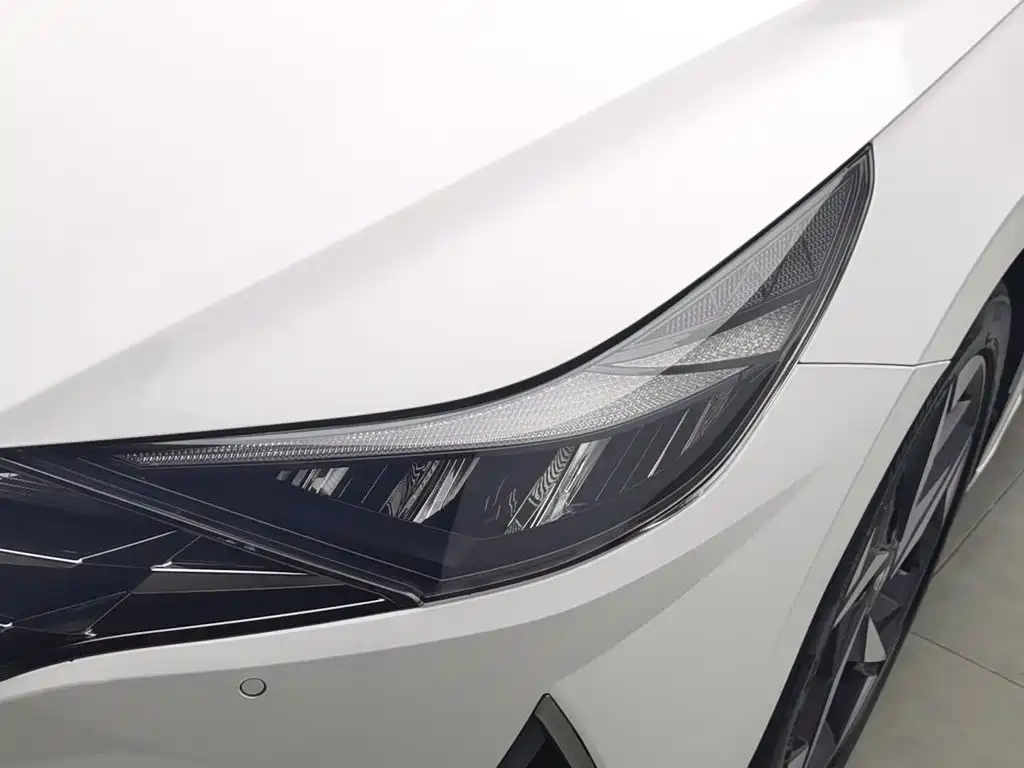 Hyundai Elantra — миниатюра 7