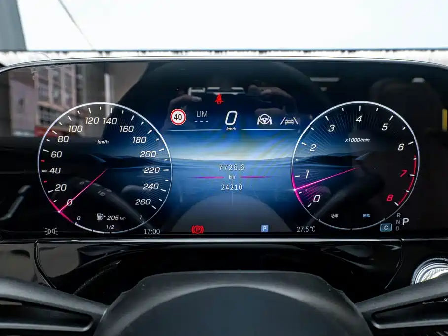 Mercedes-Benz E-Class — миниатюра 13
