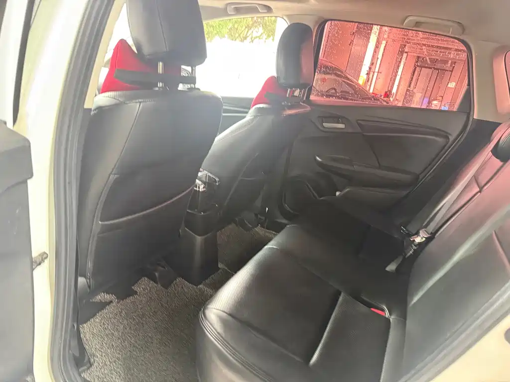 Honda Fit — миниатюра 8