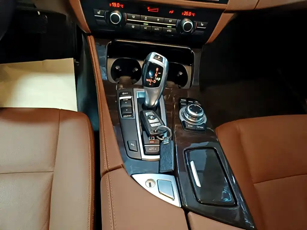 BMW 5 Series — миниатюра 14