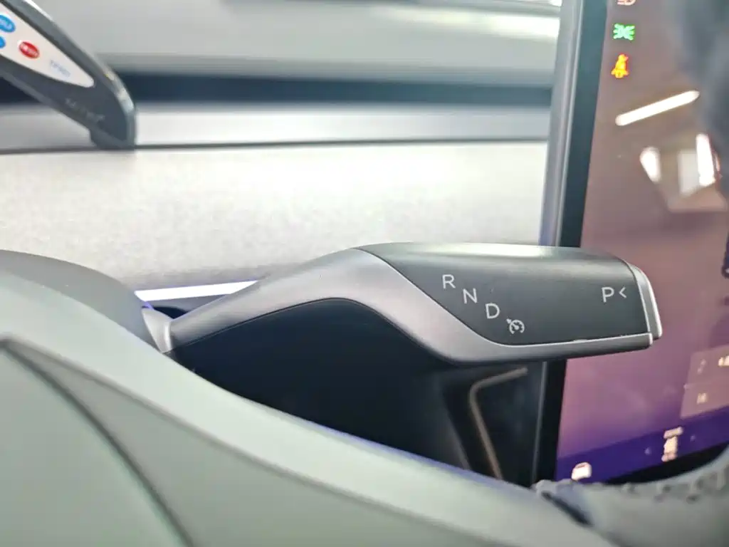 Tesla Model Y — миниатюра 14