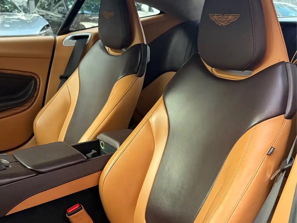 Aston Martin DB11 — миниатюра 11