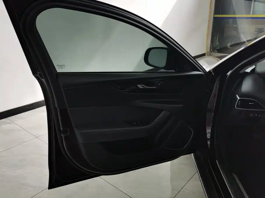Jaguar XEL — миниатюра 7
