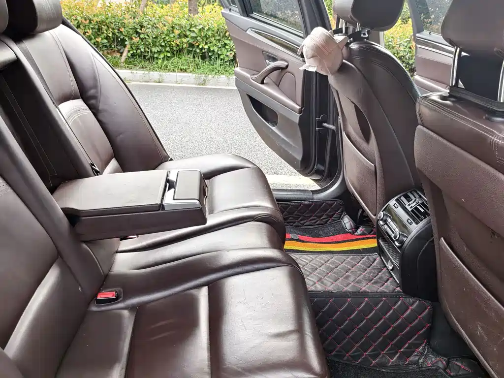 BMW 5 Series New Energy — миниатюра 10