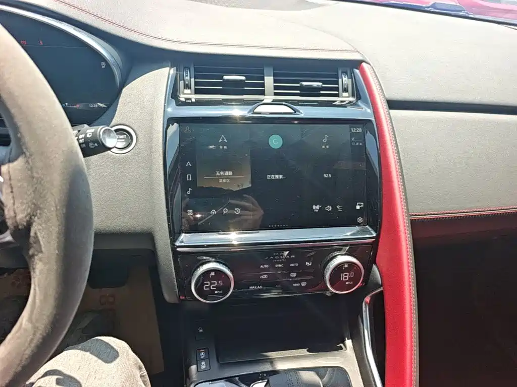Jaguar E-PACE — миниатюра 13