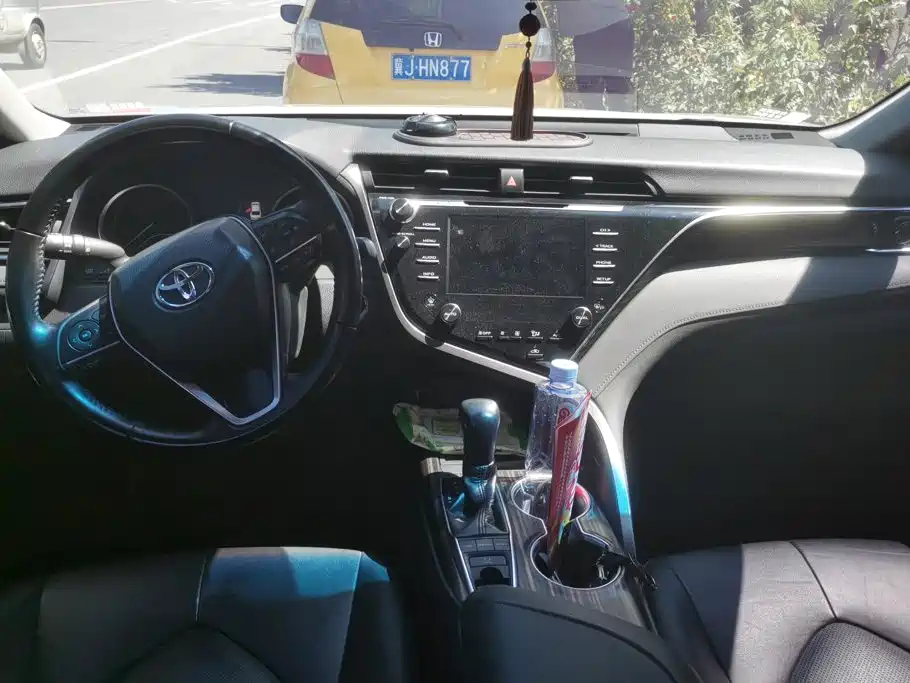 Toyota Camry — миниатюра 12
