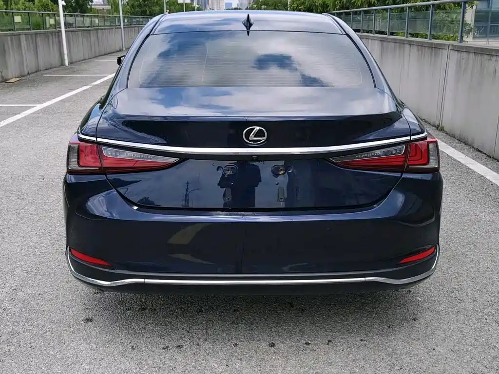 Lexus ES — миниатюра 6