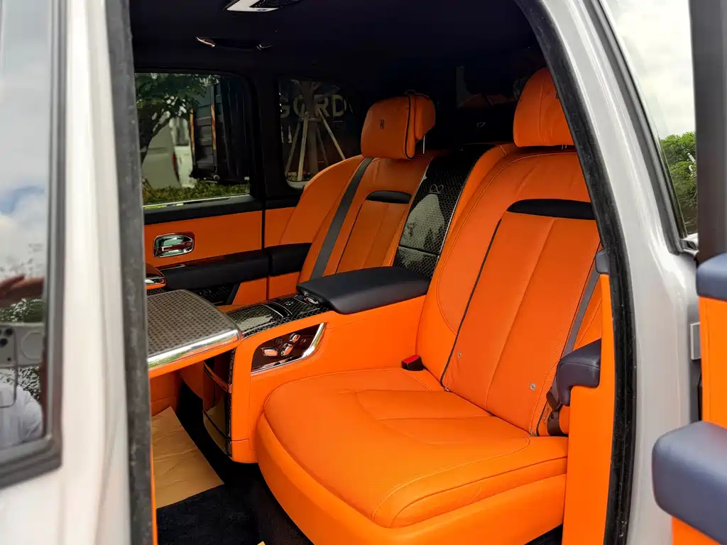 Rolls-Royce Cullinan — миниатюра 15