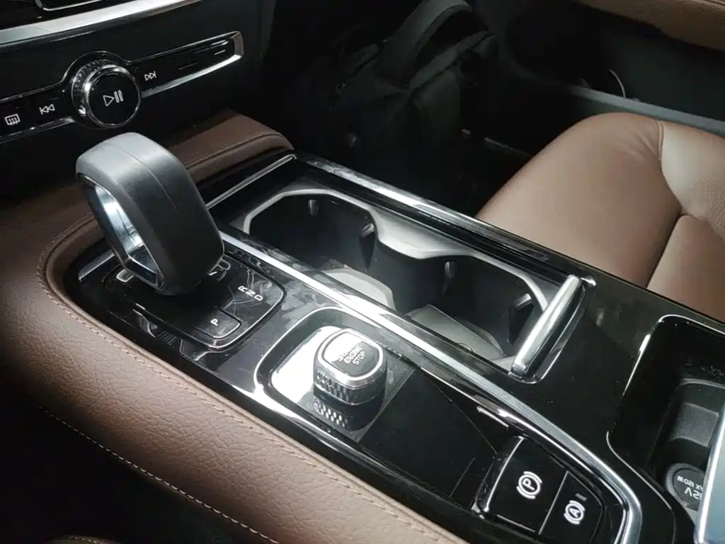 Volvo S60 PHEV — миниатюра 14