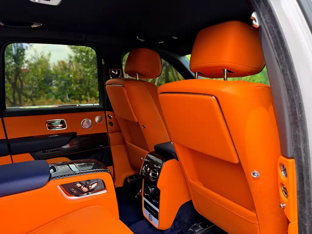 Rolls-Royce Cullinan — миниатюра 21