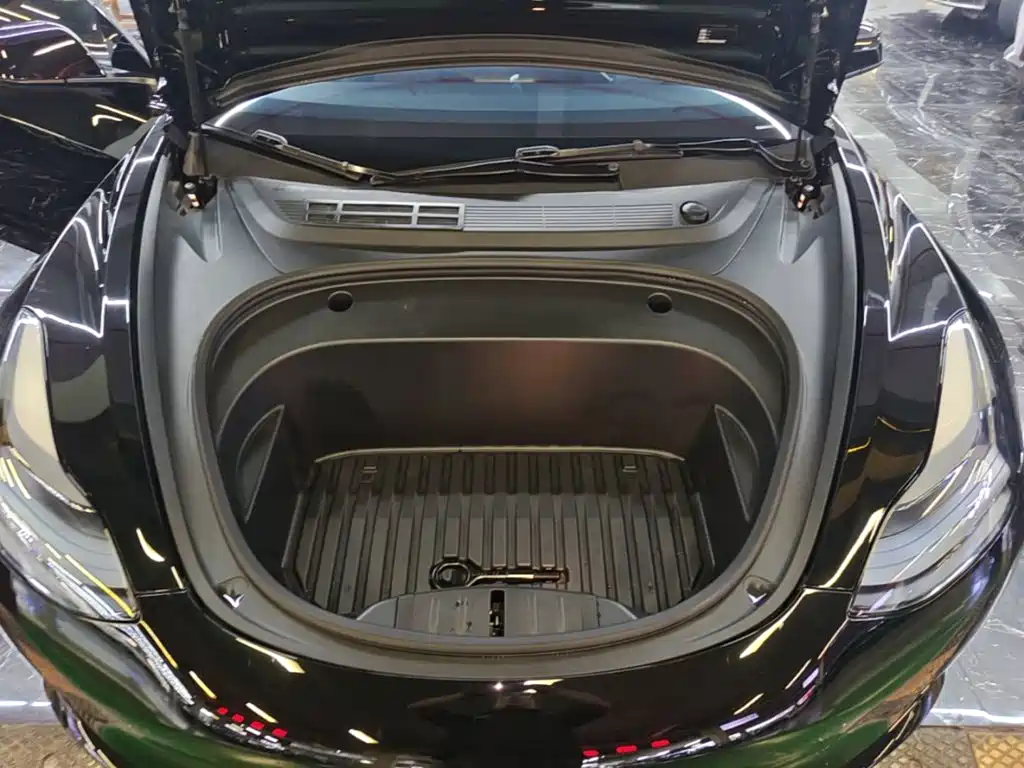 Tesla Model 3 — миниатюра 20