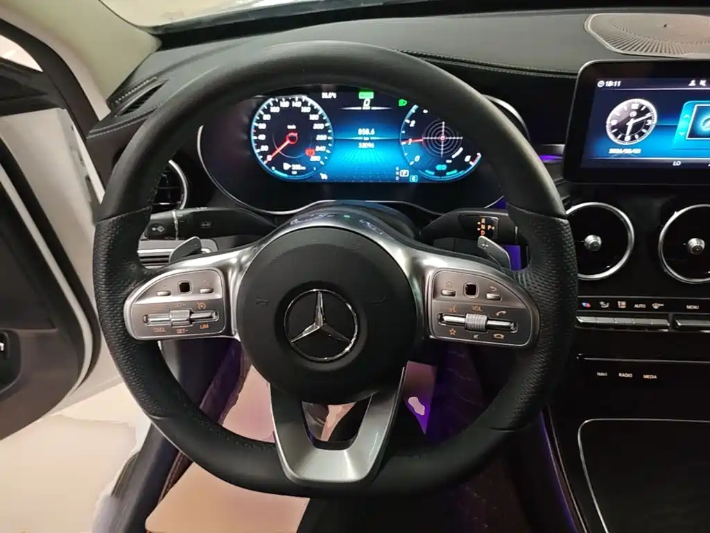 Mercedes-Benz C-Class — миниатюра 11