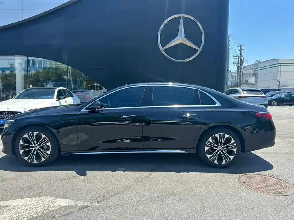 Mercedes-Benz E-Class — миниатюра 5