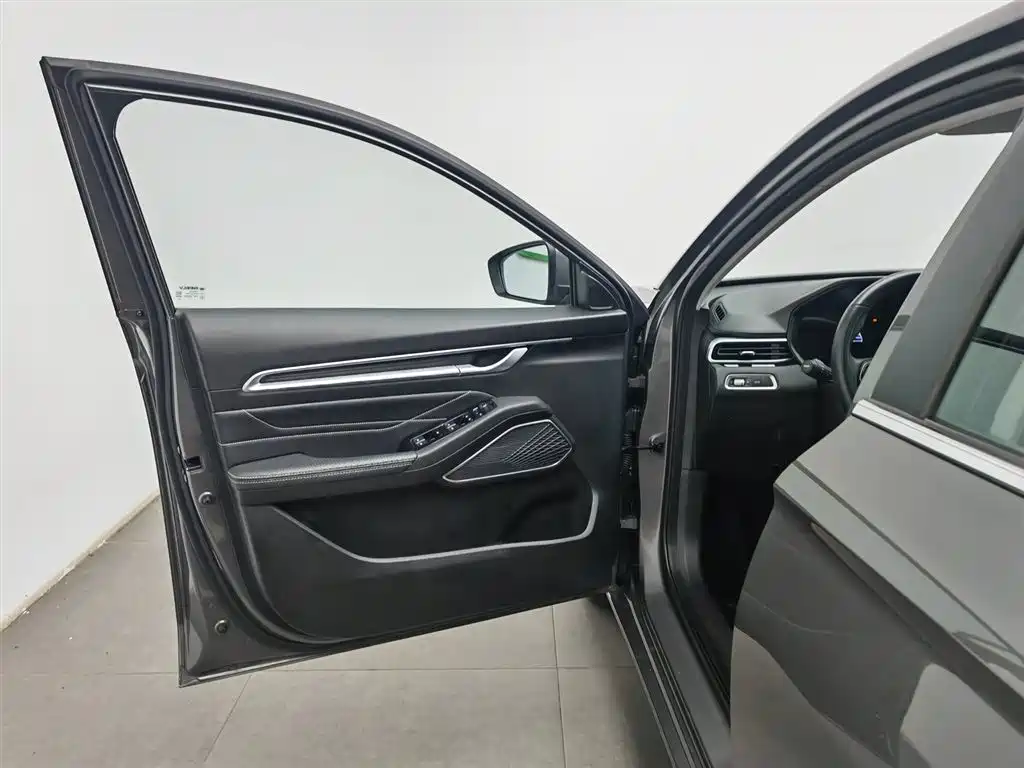 Geely Emgrand 2022 4 1.5L CVT Luxury